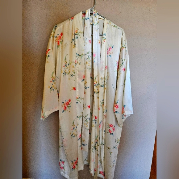 Robe - Picture 1 of 2